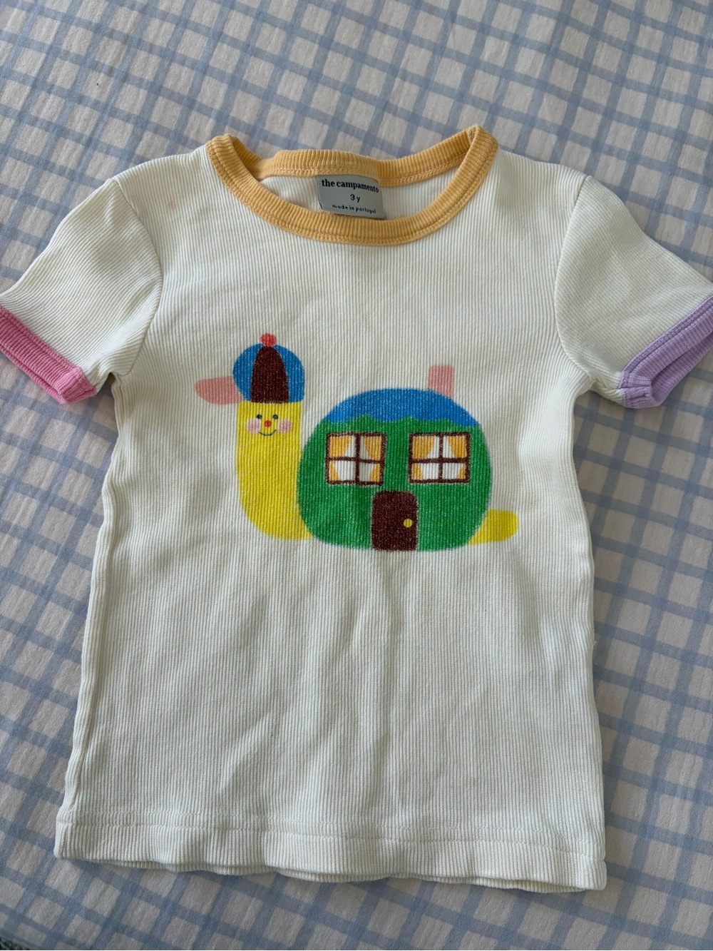 The Campamentos Kids White Ribbed Tee with Colour Blocking Snail House